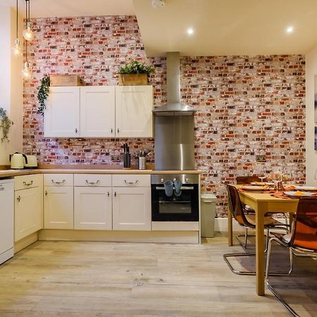 Flat 2, The Old Antiques Warehouse - Free Off-Site Health Club Access With Pool, Sauna, Steam Room & Gym Bowness-on-Windermere Εξωτερικό φωτογραφία