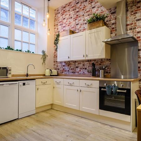 Flat 2, The Old Antiques Warehouse - Free Off-Site Health Club Access With Pool, Sauna, Steam Room & Gym Bowness-on-Windermere Εξωτερικό φωτογραφία
